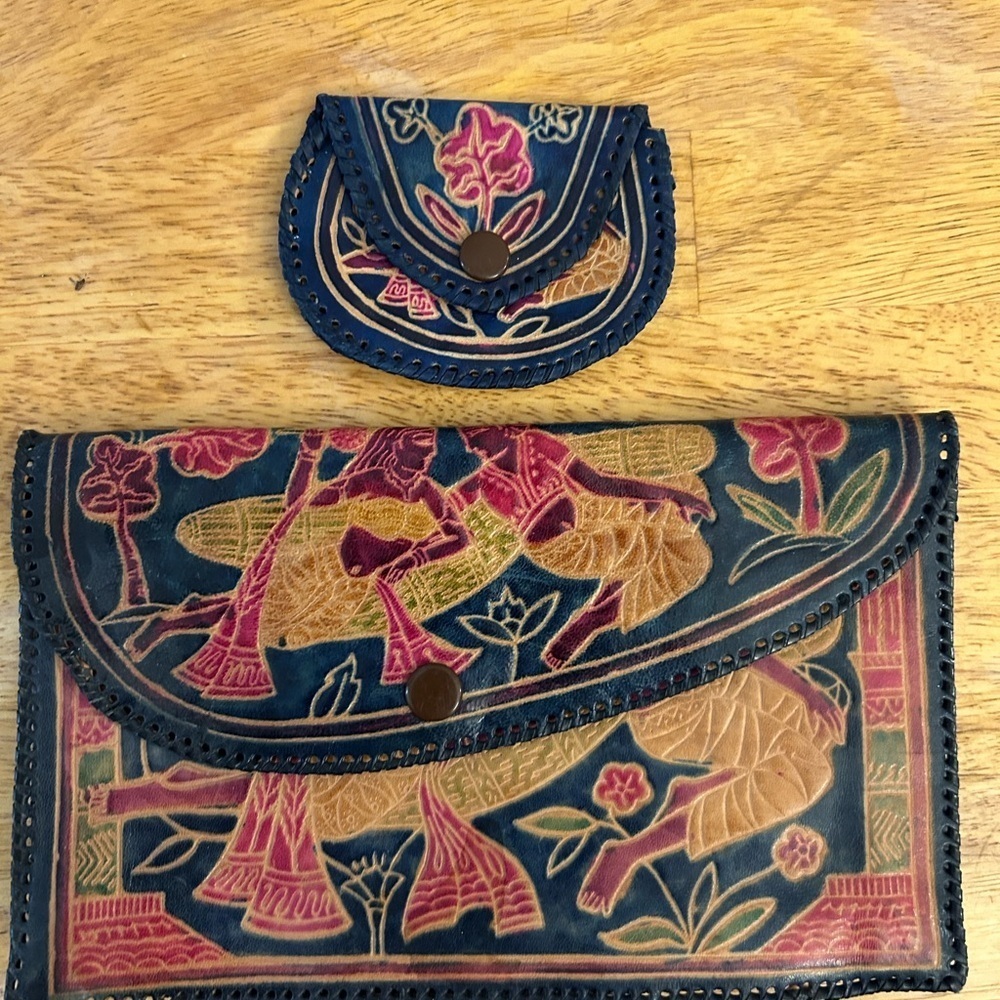 Vintage Elegant Blue and Pink Embroidered Clutch Set